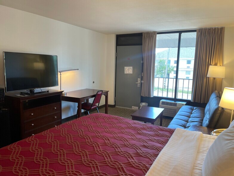 More Photos Of 3269 Shepherd of the Hills Expy, Branson Hotel For Sale