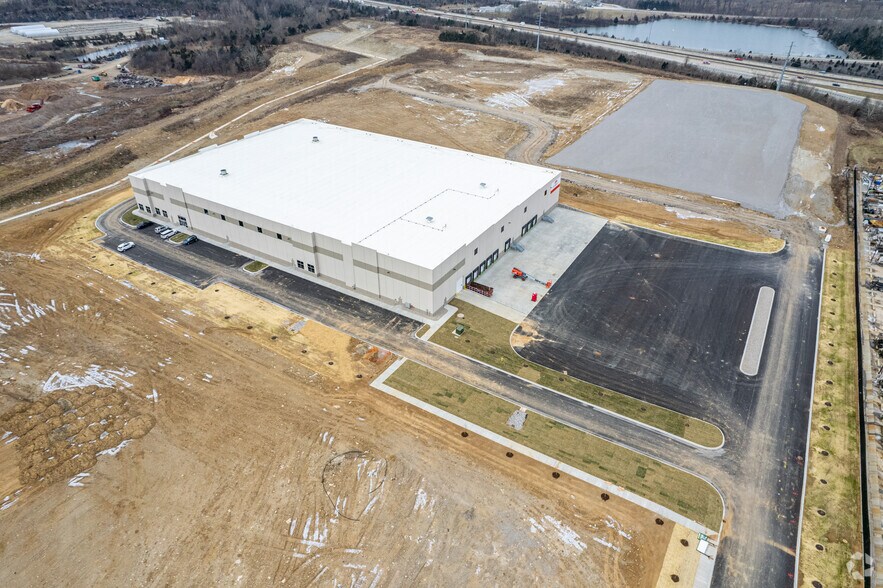 More Photos Of 13620 NE Park Dr, Louisville Warehouse For Lease