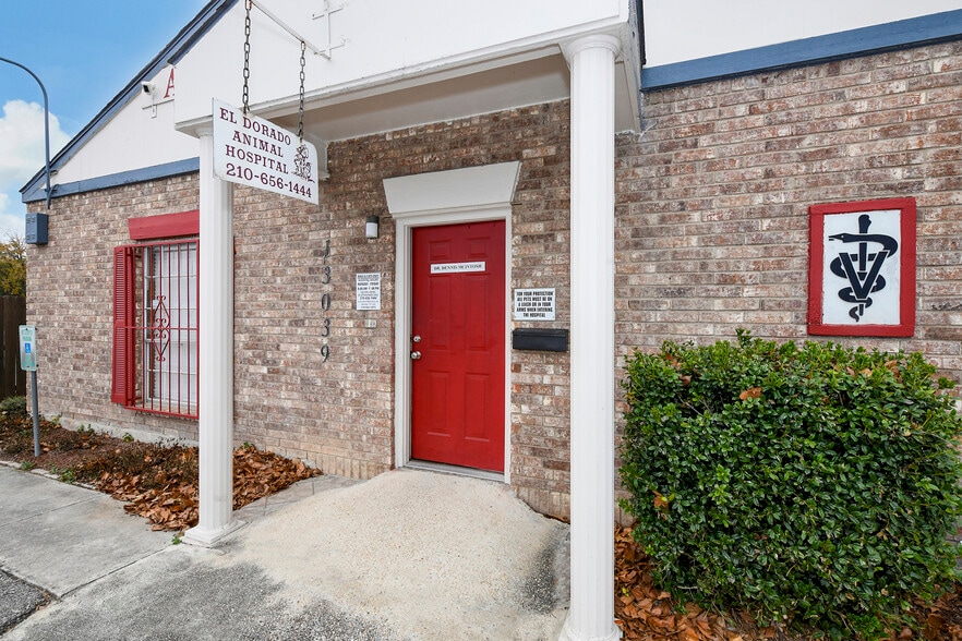 More Photos Of 13039 Nacogdoches Rd, San Antonio Veterinarian Kennel For Sale