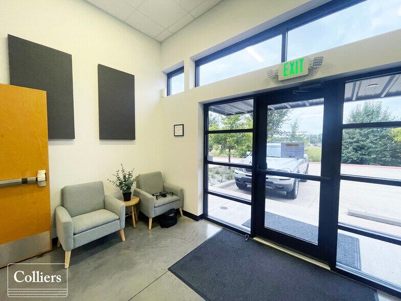 More Photos Of 212 Presidential Dr, Lowell Flex For Sale