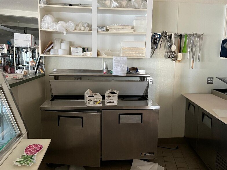 More Photos Of 10920 Lakeshore Dr, Clearlake Trailer Camper Park For Sale