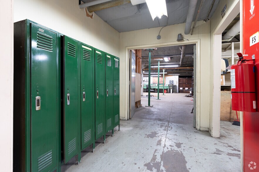 More Photos Of 1502 Beeler St, New Albany Manufacturing For Sale