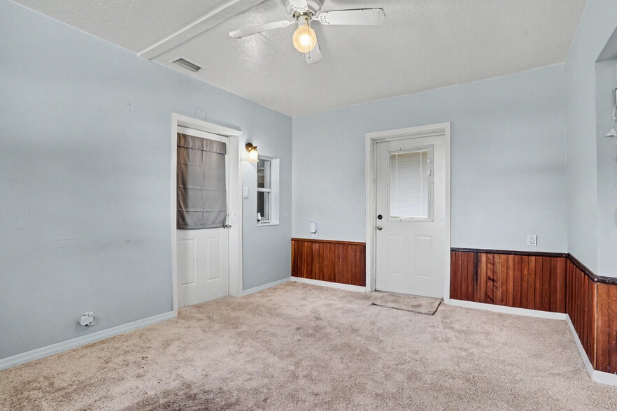 More Photos Of 883 Southwind Ln, Largo Industrial For Sale
