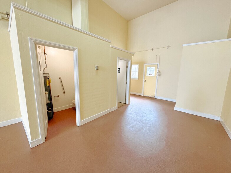 More Photos Of 2233 Irving St, San Francisco Storefront Retail Office For Lease