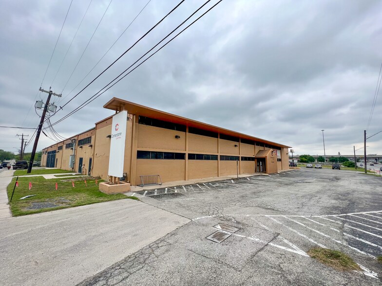 More Photos Of 711 Culebra Rd, San Antonio Distribution For Lease