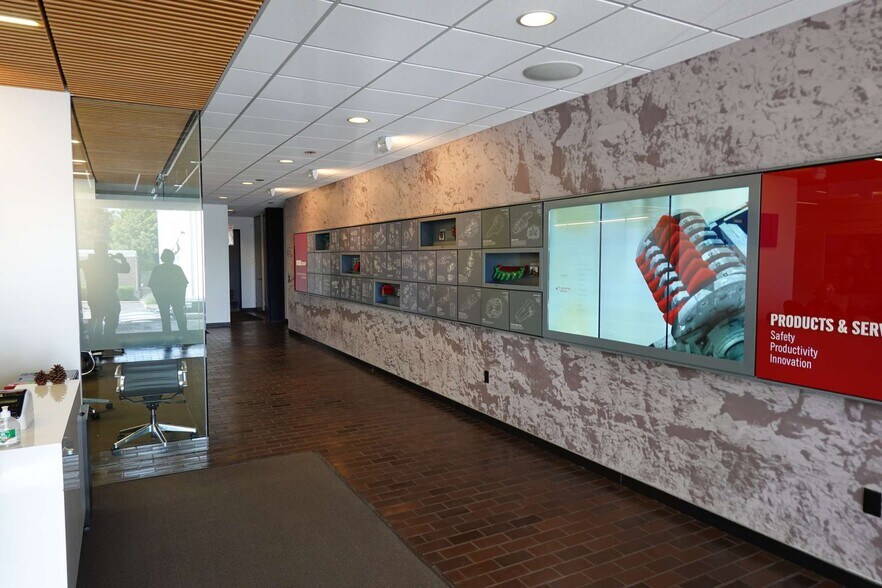 More Photos Of 2141 NW 25th Ave, Portland Office For Sale