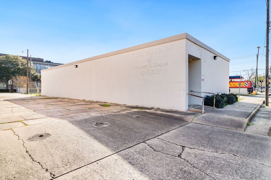 More Photos Of 223 S Main St, Opelousas Office For Sale