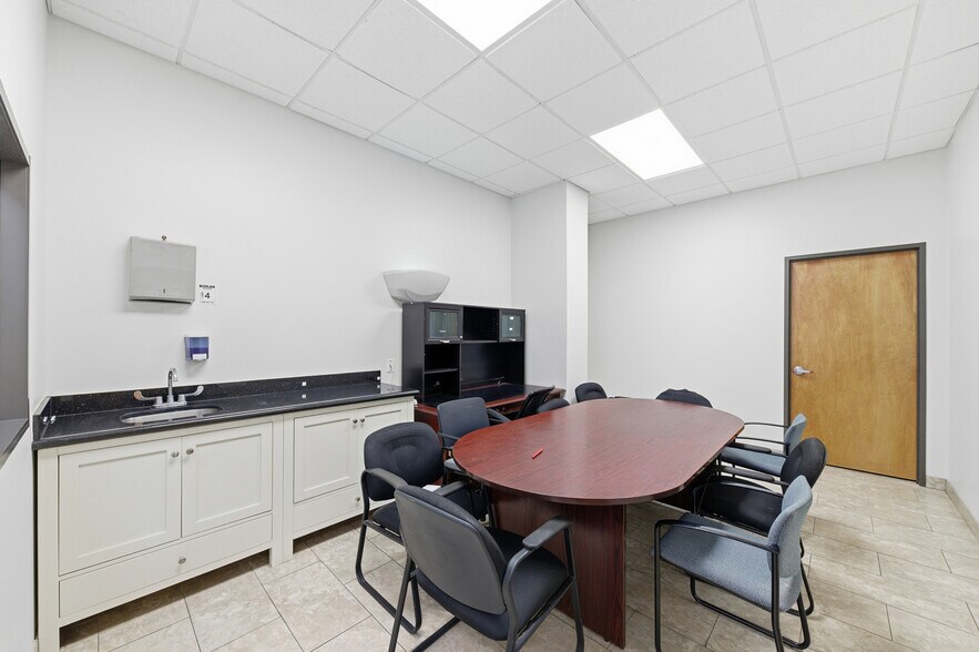 More Photos Of 4122 Campbell Rd, Houston Flex For Lease