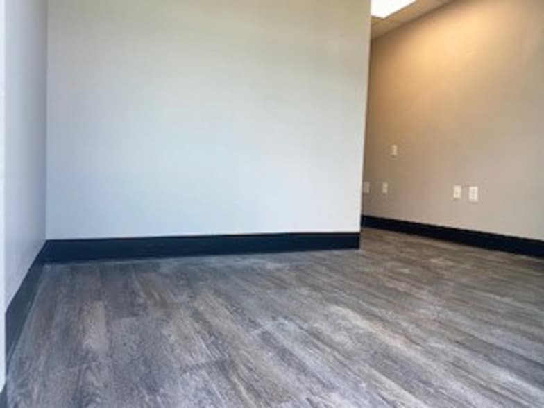 More Photos Of 1620 Centerville Tpke, Virginia Beach Light Manufacturing For Lease