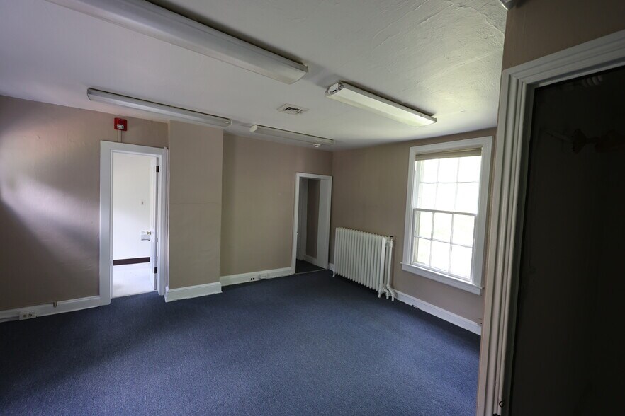 More Photos Of 101 Farnsworth Ave, Bordentown Office For Sale