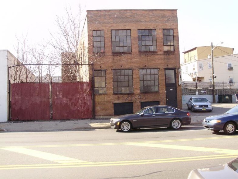 Primary Photo Of 609-611 McCarter Hwy, Newark Light Manufacturing For Sale