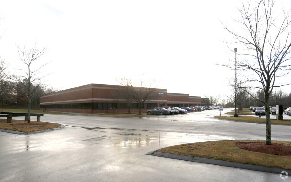 More Photos Of 37 Upton Dr, Wilmington Flex For Sale