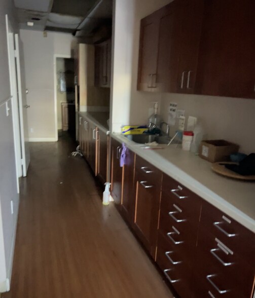 More Photos Of 12450 Burbank Blvd, North Hollywood Unknown For Lease