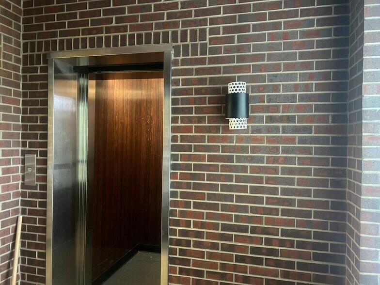 More Photos Of 1915-1919 E Colfax Ave, Denver Office For Sale