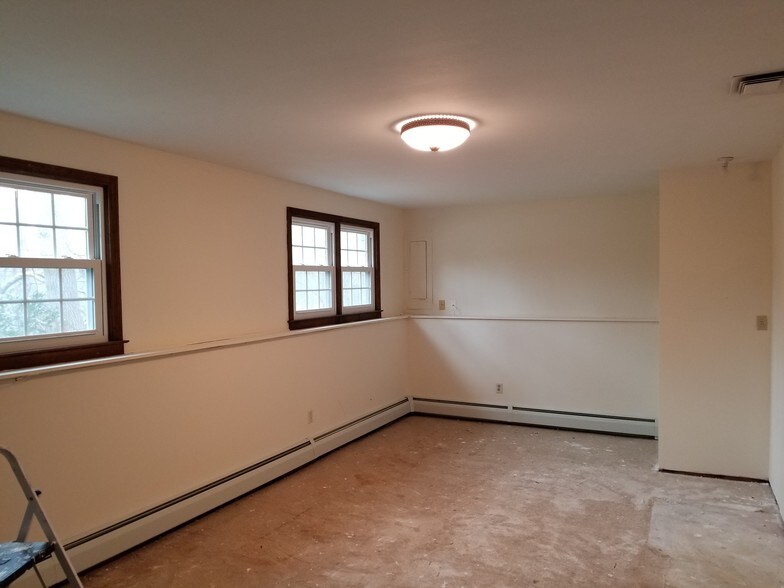 More Photos Of 450 W Todd St, Hamden Specialty For Sale