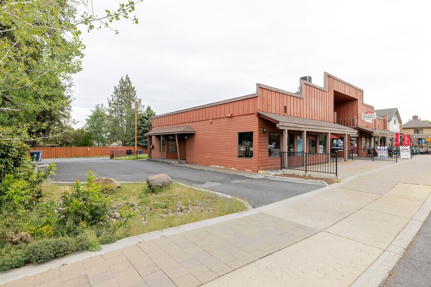 More Photos Of 220 W Cascade Ave, Sisters Storefront Retail Office For Lease