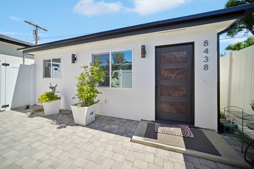 More Photos Of 8434 Oakdale Ave, Winnetka Multifamily For Sale