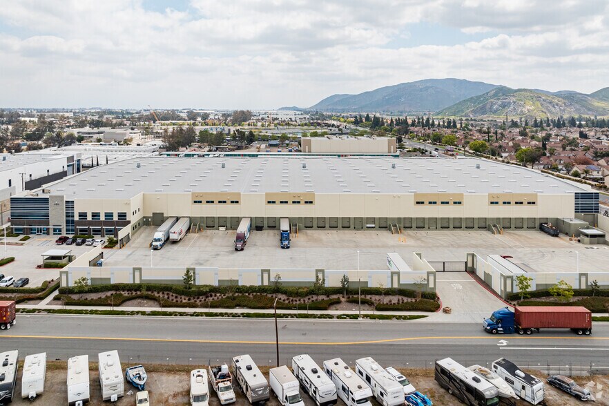 More Photos Of 11275 Banana Ave, Fontana Distribution For Lease