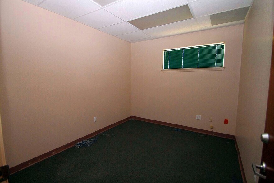 More Photos Of 382 W Main St, Raymondville Office For Sale