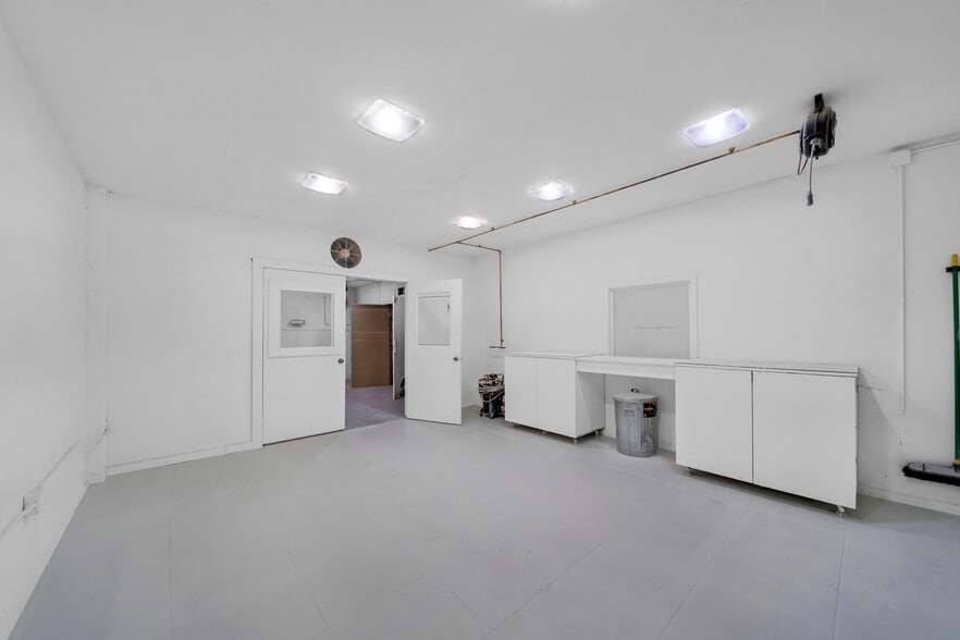 More Photos Of 3141 NW 40th St, Miami Warehouse For Sale