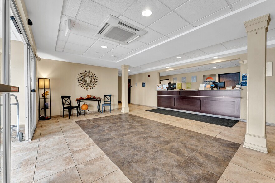 More Photos Of 975 Sheffield St, Washington Hotel For Sale