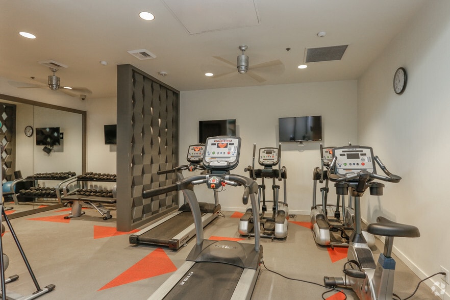 More Photos Of 900 NE 65th St, Seattle Apartments For Lease