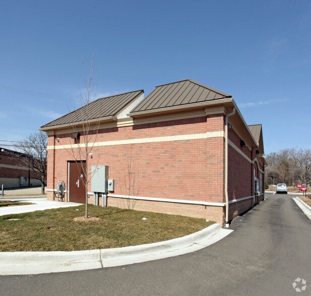 More Photos Of 40 E Square Lake Rd, Bloomfield Hills Fast Food For Lease