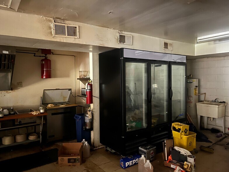 More Photos Of 302 W Broad St, Iva Restaurant For Lease