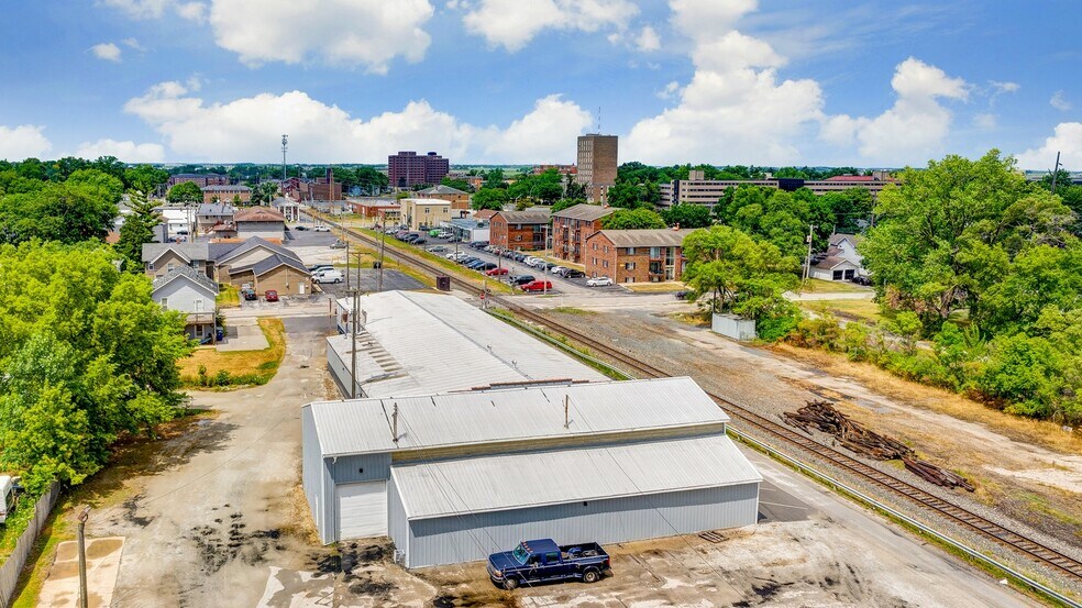 More Photos Of 428-432 Clough St, Bowling Green Warehouse For Lease