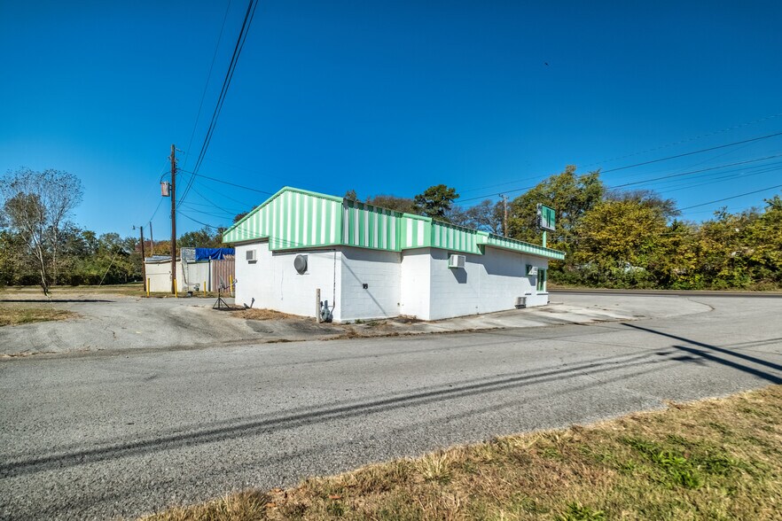 More Photos Of 561-563 McLean Ave, Hopkinsville Freestanding For Sale