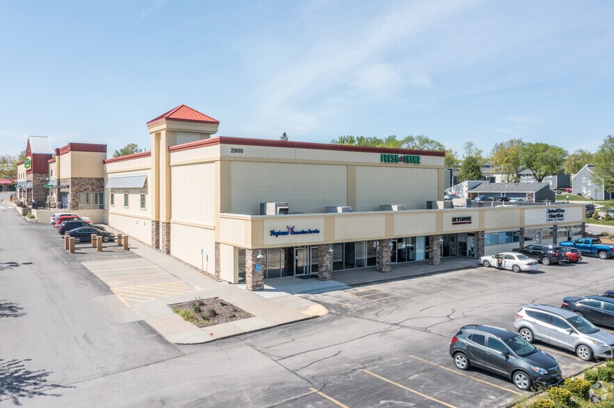 More Photos Of 2900 University Ave, West Des Moines Unknown For Lease
