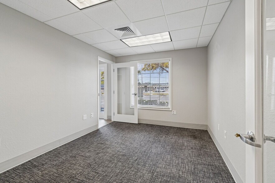 More Photos Of 575 Indian Rocks Rd N, Belleair Bluffs Medical For Lease