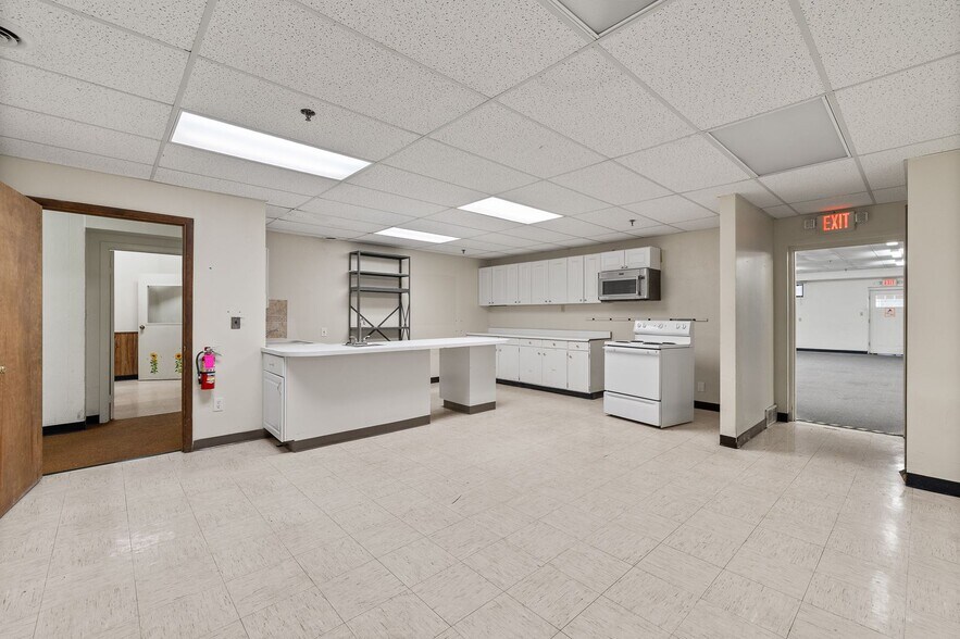 More Photos Of 1075 National Pky, Mansfield Office For Sale