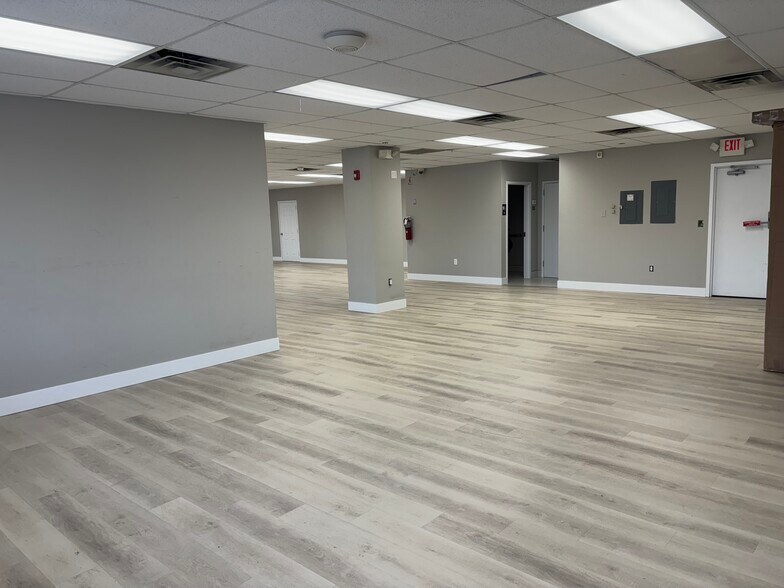 More Photos Of 662 Goffle Rd, Hawthorne Unknown For Lease