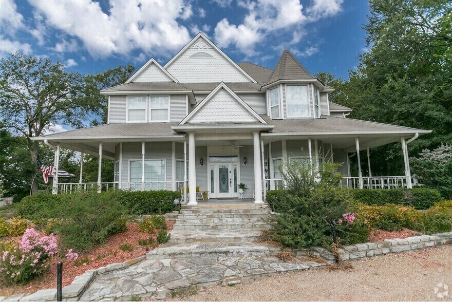 More Photos Of 2600 Rosebud Ln, Richland Hills Specialty For Sale