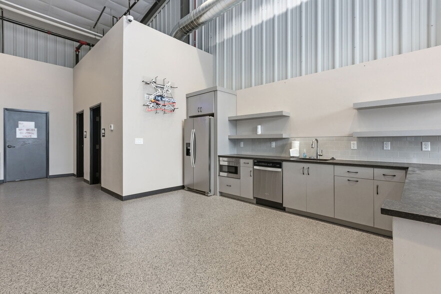 More Photos Of 360 Rancho Dr, Windsor Self Storage For Sale