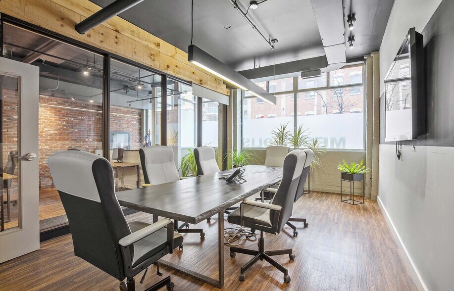 More Photos Of 80 Sherbourne St, Toronto Apartments For Sale