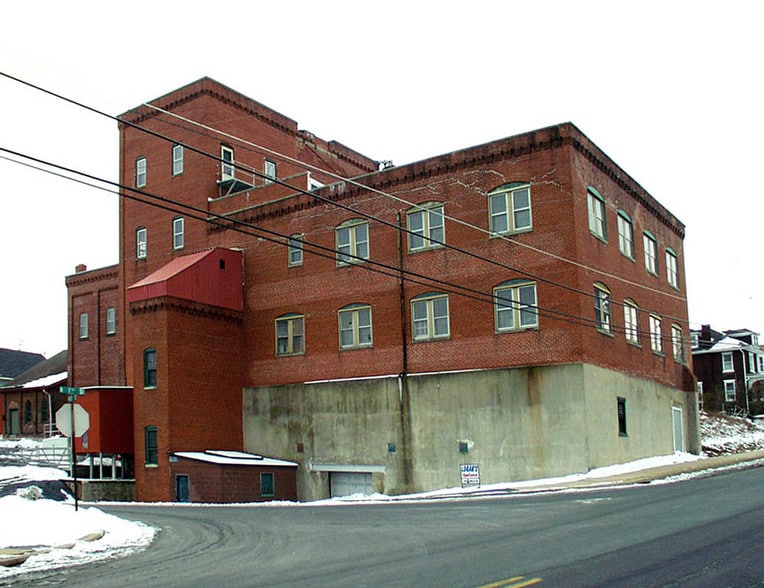 More Photos Of 640 Miller St, Lebanon Warehouse For Sale