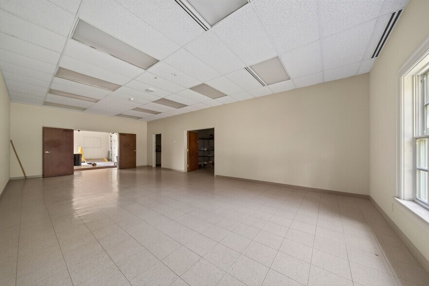 More Photos Of 1461 Highway EE, Winfield Specialty For Sale