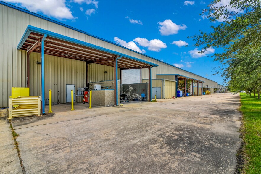 More Photos Of 2413 Roy Rd, Pearland Manufacturing For Sale