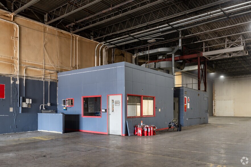 More Photos Of 10800 Ford Rd, Dearborn Warehouse For Lease
