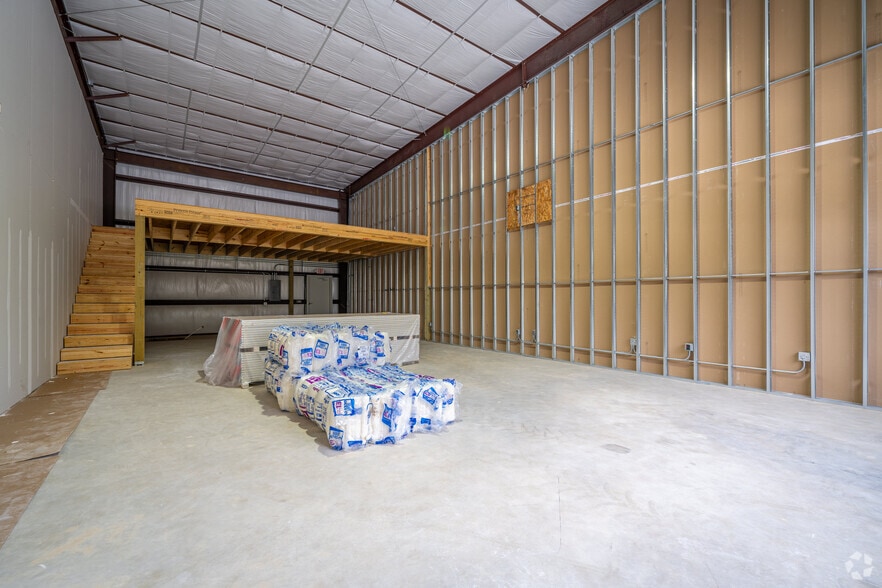 More Photos Of 17214 Huffmeister Rd, Cypress Showroom For Sale