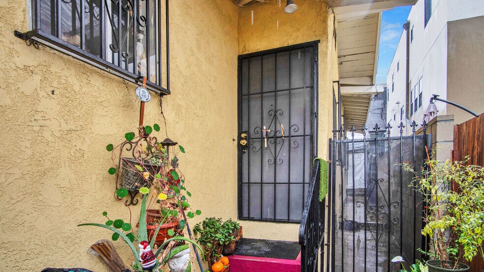 More Photos Of 644 N Serrano Ave, Los Angeles Apartments For Sale