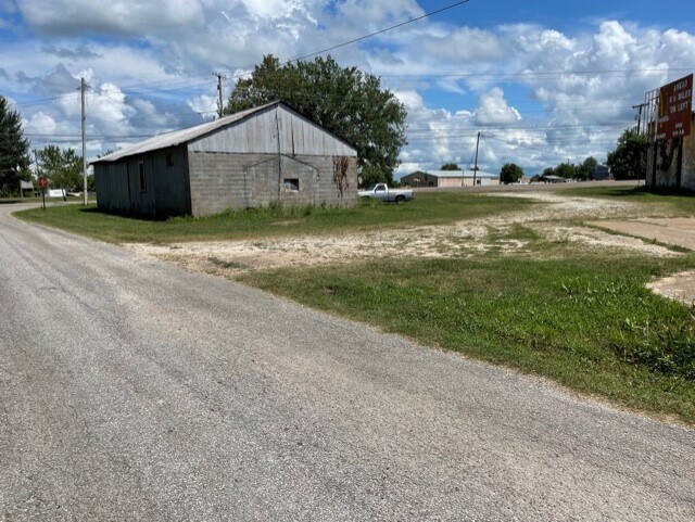 More Photos Of 1510 Pioneer Rd, Henry Auto Repair For Sale