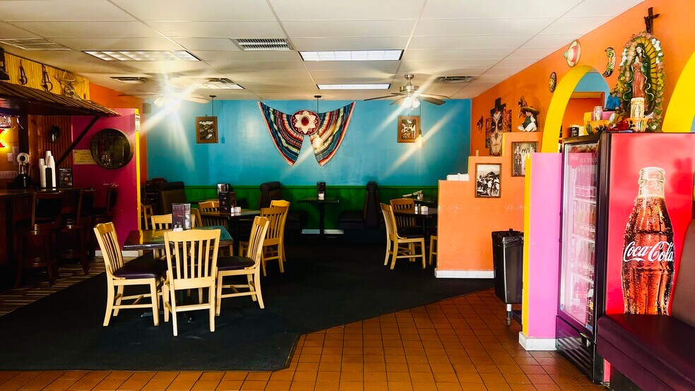 More Photos Of 403 N Jefferson St, La Grange Restaurant For Lease