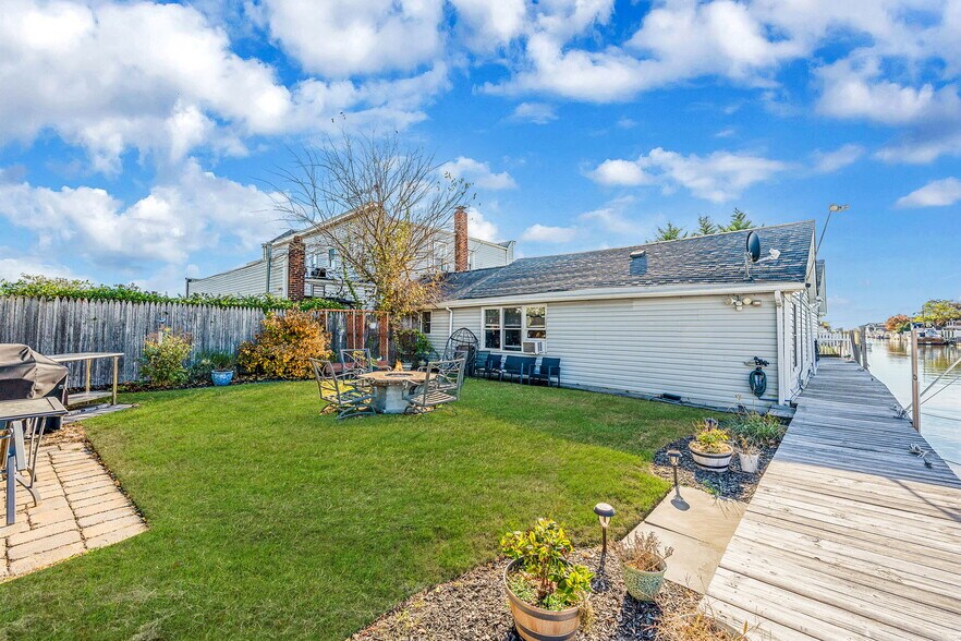 More Photos Of 504 Fire Island Ave, Babylon Flex For Sale