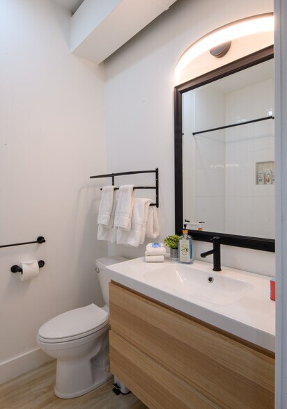 More Photos Of 13662 Red Arrow Hwy, Harbert Hotel For Sale