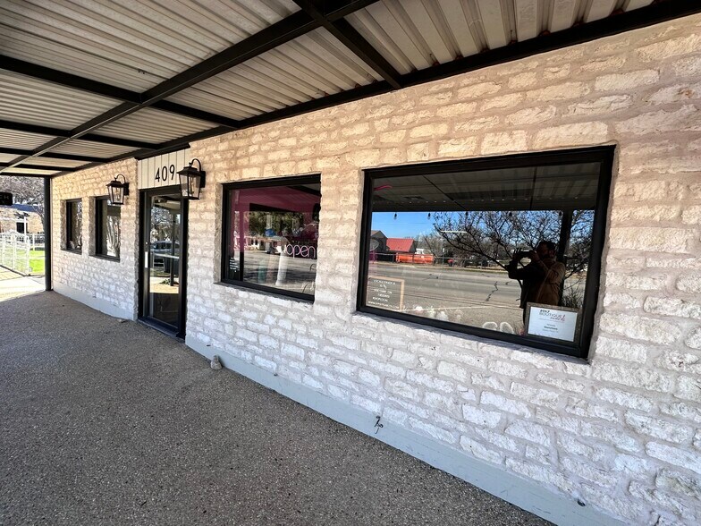 More Photos Of 409 E Main St, Fredericksburg Storefront Retail Office For Lease