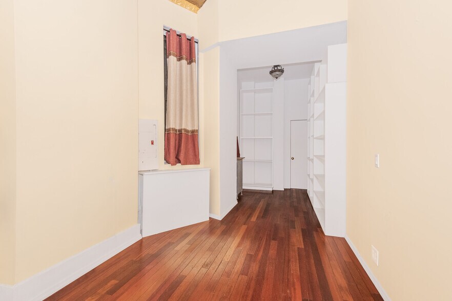 More Photos Of 319 W 47th St, New York Apartments For Lease