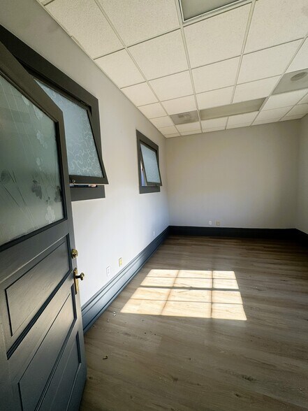 More Photos Of 111-115 N State St, Ukiah Storefront Retail Office For Lease